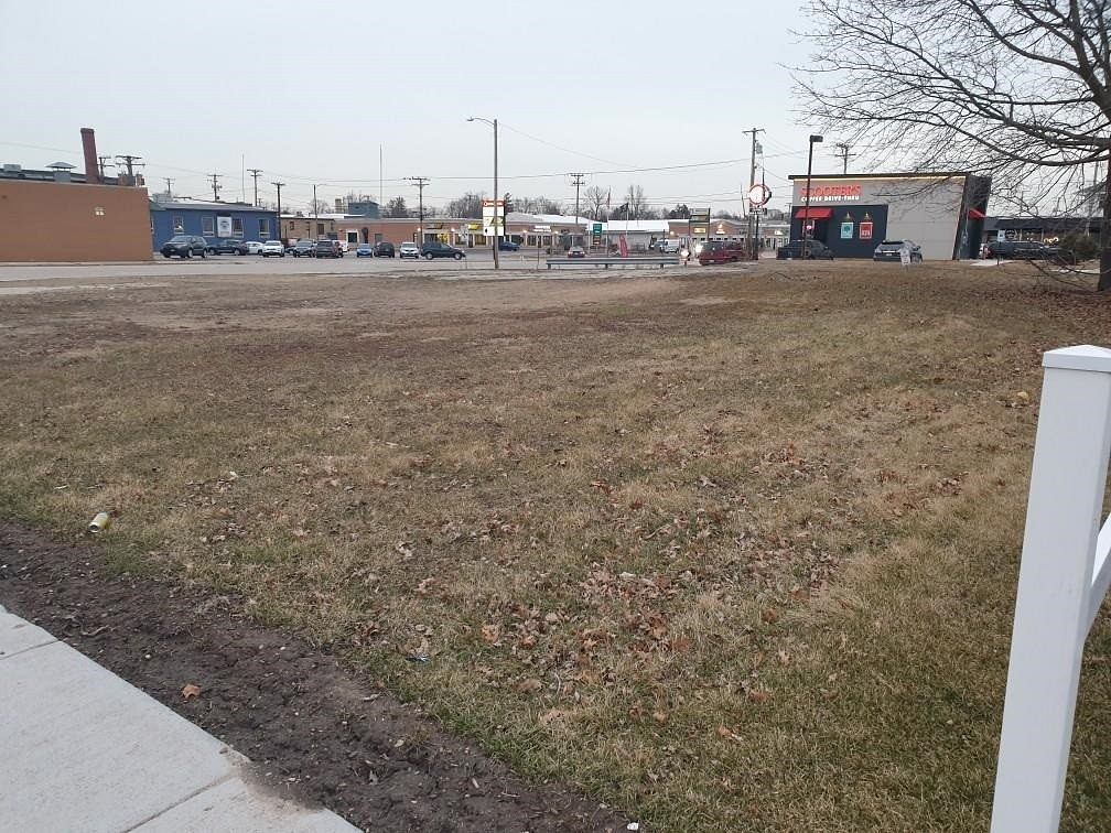 0.35 Acres of Commercial Land for Sale in Plano, Illinois