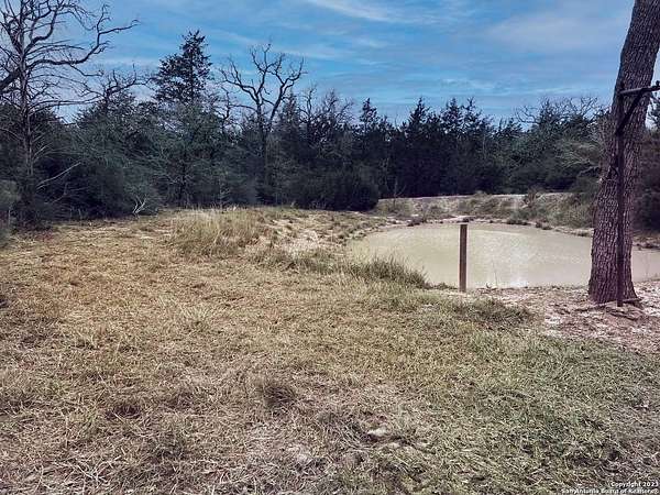 10 Acres of Land for Sale in Luling, Texas