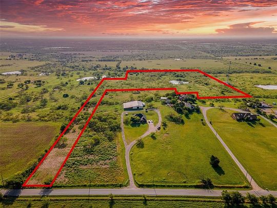 27.9 Acres of Agricultural Land for Sale in Denton, Texas