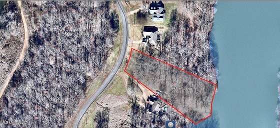 1.3 Acres of Residential Land for Sale in Lake Cormorant, Mississippi