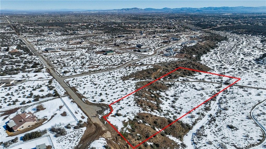 5.7 Acres of Residential Land for Sale in Phelan, California