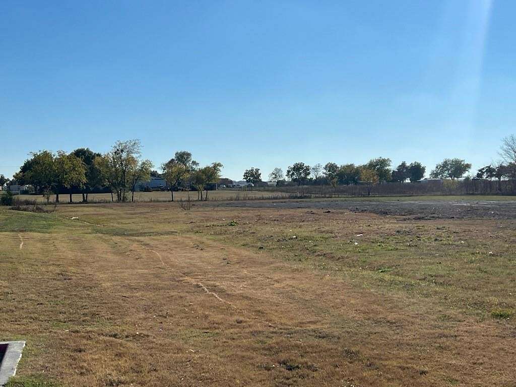 3 Acres of Commercial Land for Sale in Lindsay, Texas
