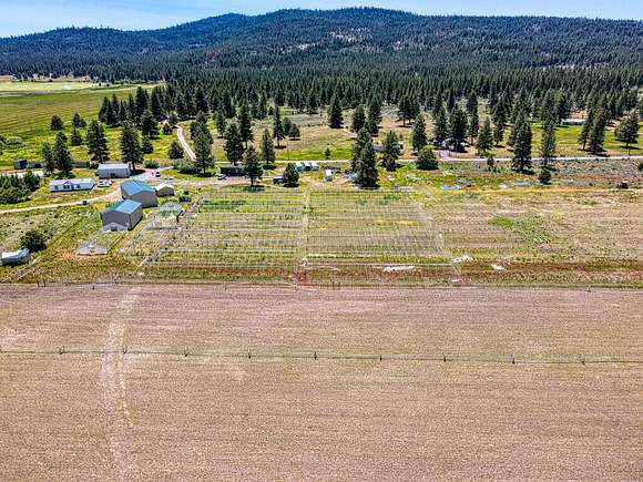 99.3 Acres of Agricultural Land with Home for Sale in Sprague River, Oregon
