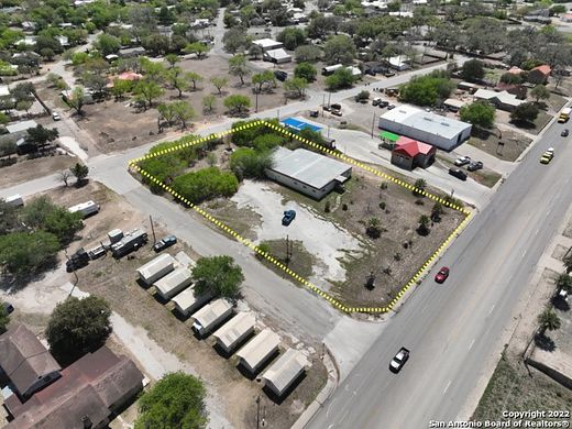 1.2 Acres of Commercial Land for Sale in Three Rivers, Texas