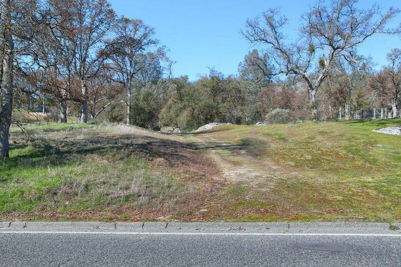 7 Acres of Land for Sale in Coarsegold, California