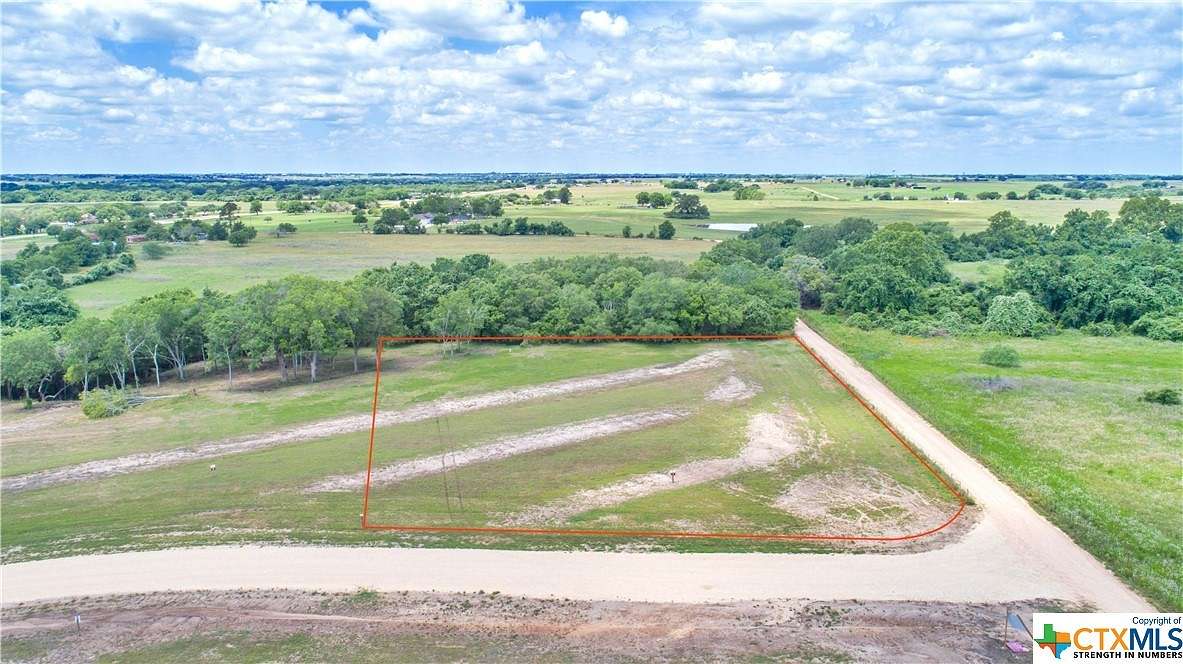 1.53 Acres of Residential Land for Sale in Shiner, Texas