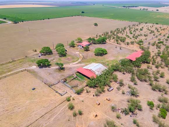72 Acres of Land with Home for Sale in Skidmore, Texas