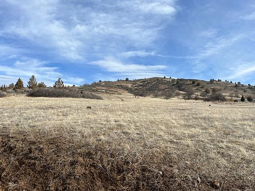 1.4 Acres of Land for Sale in Hornbrook, California