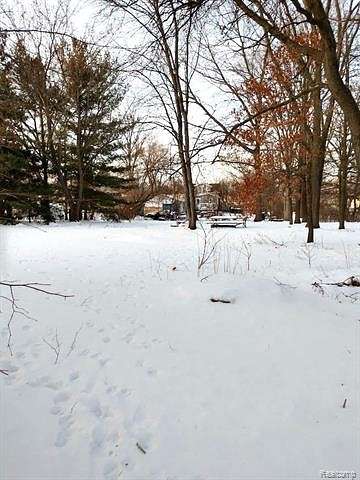 0.28 Acres of Residential Land for Sale in Waterford, Michigan