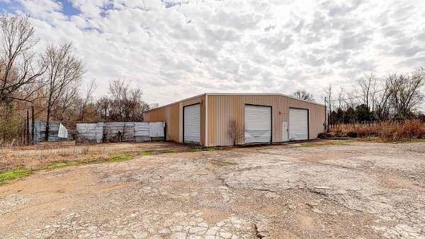 31.7 Acres of Improved Commercial Land for Sale in Texarkana, Arkansas