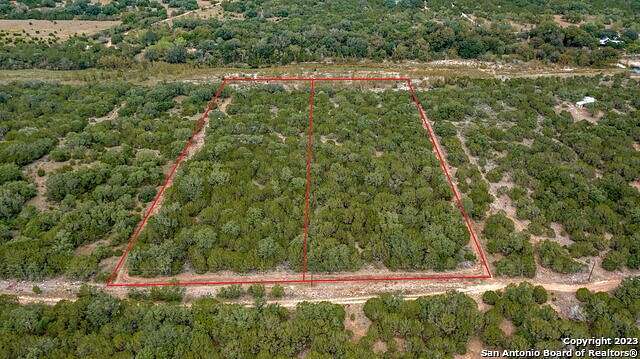 5.435 Acres of Residential Land for Sale in Uvalde, Texas