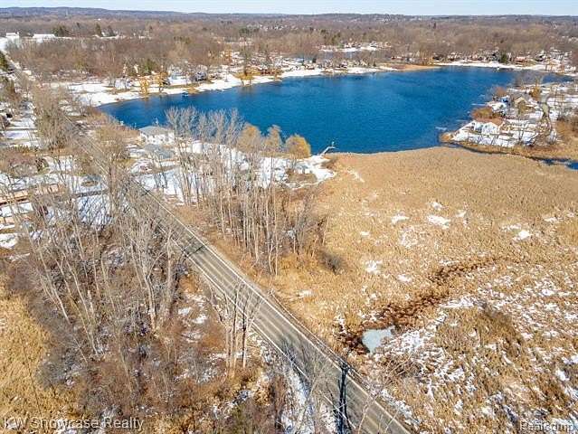1.12 Acres of Residential Land for Sale in Commerce Township, Michigan