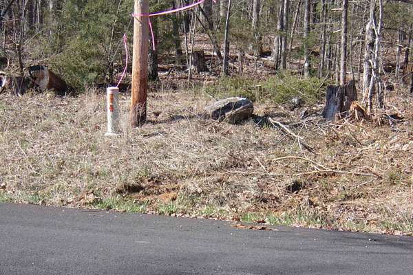 2.37 Acres of Land for Sale in Flippin, Arkansas