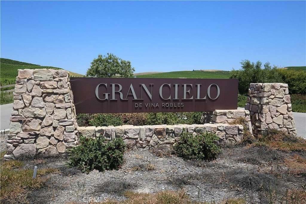 1 Acre of Residential Land for Sale in Paso Robles, California