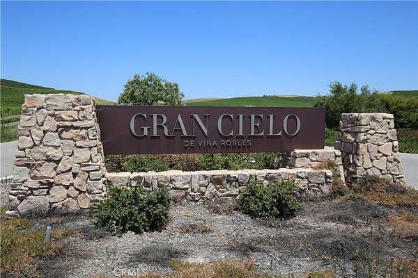 1 Acre of Land for Sale in Paso Robles, California