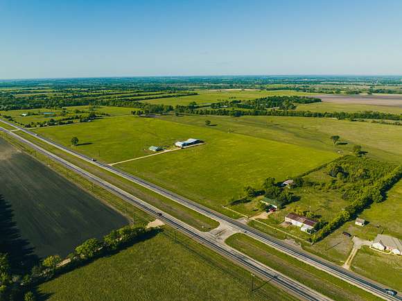 185 Acres of Land with Home for Sale in Paris, Texas