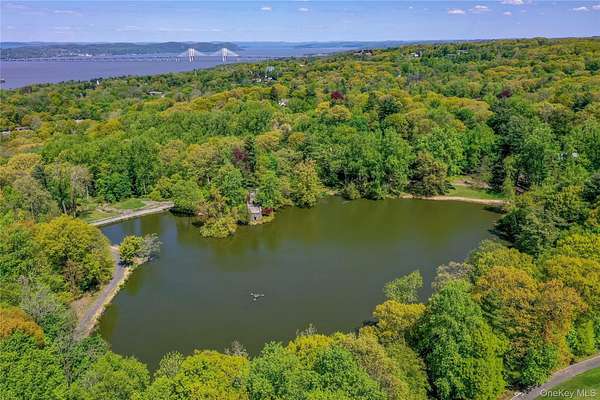 1.42 Acres of Residential Land for Sale in Irvington, New York