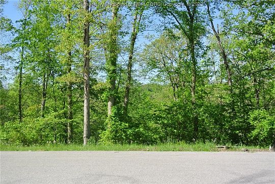 1 Acre of Residential Land for Sale in Charleston, West Virginia