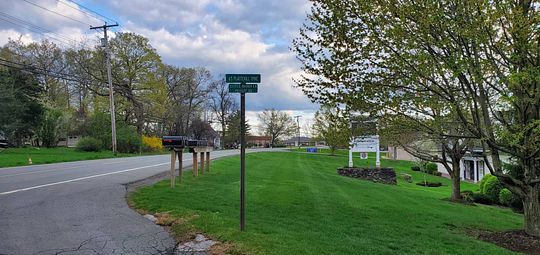 Entrance to private road from Rt 300