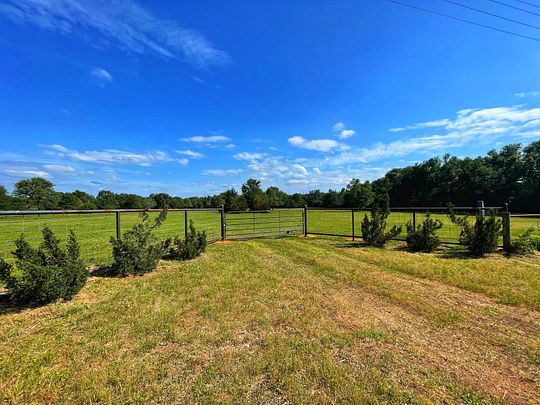 137 Acres of Improved Recreational Land & Farm for Sale in Oakwood, Texas