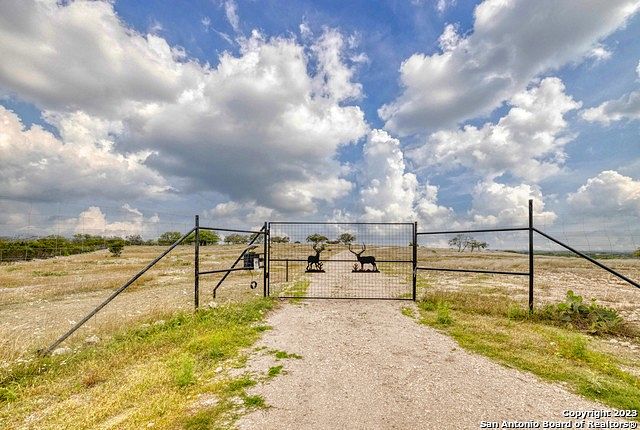 522 Acres of Recreational Land & Farm for Sale in Leakey, Texas