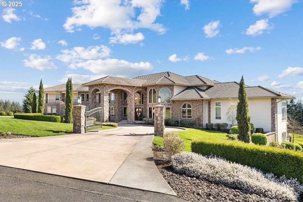 5 Acres of Residential Land with Home for Sale in Ridgefield, Washington