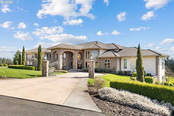 5 Acres of Residential Land with Home for Sale in Ridgefield, Washington