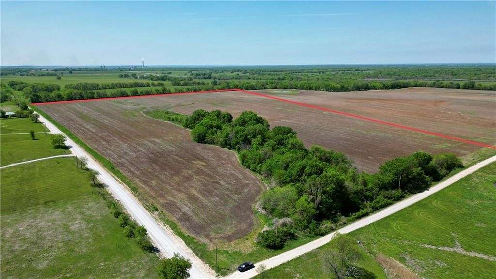 115 Acres of Agricultural Land for Sale in La Cygne, Kansas