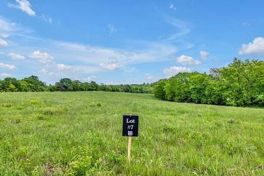 8 Acres of Residential Land for Sale in Williamsport, Tennessee