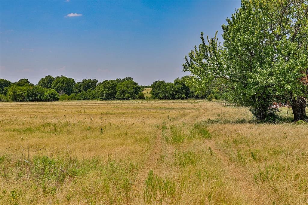 45 Acres of Agricultural Land for Sale in Gainesville, Texas