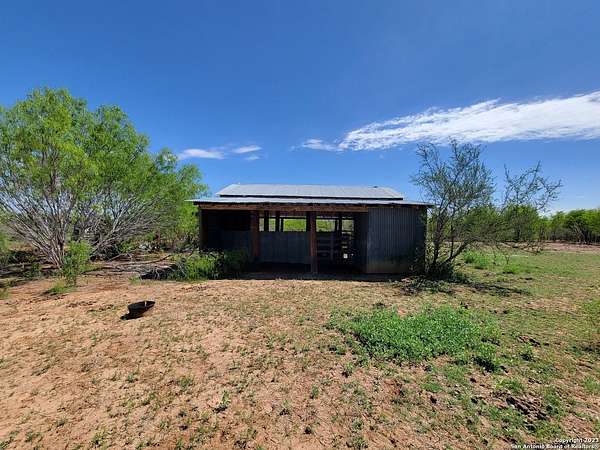 10 Acres of Agricultural Land for Sale in Yancey, Texas