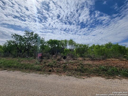 11 Acres of Agricultural Land for Sale in Yancey, Texas
