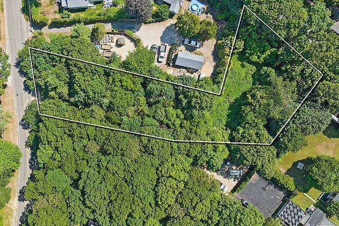 0.98 Acres of Residential Land for Sale in East Hampton, New York
