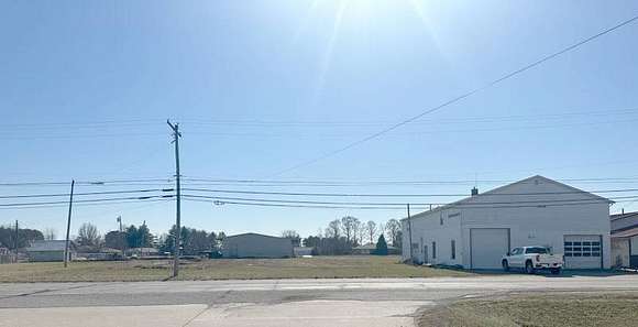 3 Acres of Commercial Land for Sale in Fairfield, Illinois