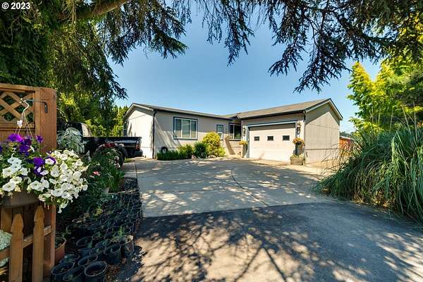 4.2 Acres of Improved Mixed-Use Land for Sale in McMinnville, Oregon