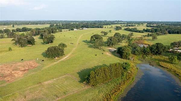 407 Acres of Land with Home for Sale in Eustace, Texas