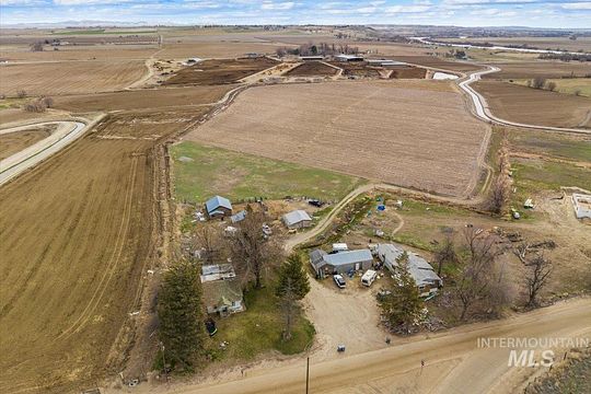 19 Acres of Land with Home for Sale in Wilder, Idaho
