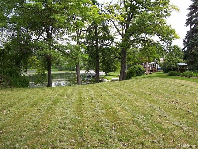 0.38 Acres of Residential Land for Sale in Waterford, Michigan