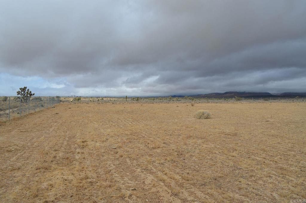 40 Acres of Land for Sale in Rosamond, California