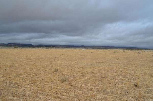 33.1 Acres of Land for Sale in Rosamond, California