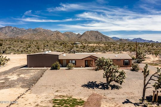 2.4 Acres of Residential Land with Home for Sale in Yucca, Arizona