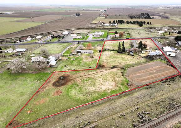 6 Acres of Land with Home for Sale in Hermiston, Oregon