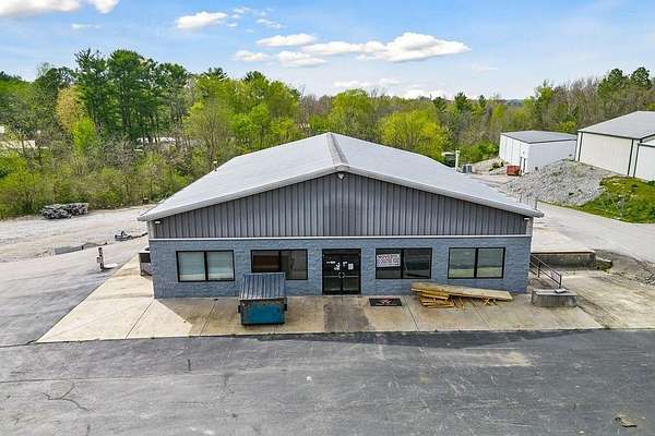 2 Acres of Improved Mixed-Use Land for Sale in Crossville, Tennessee