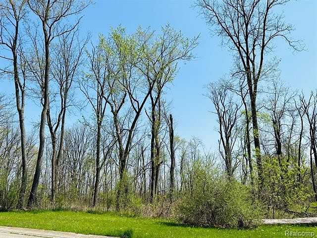 1.2 Acres of Residential Land for Sale in White Lake, Michigan