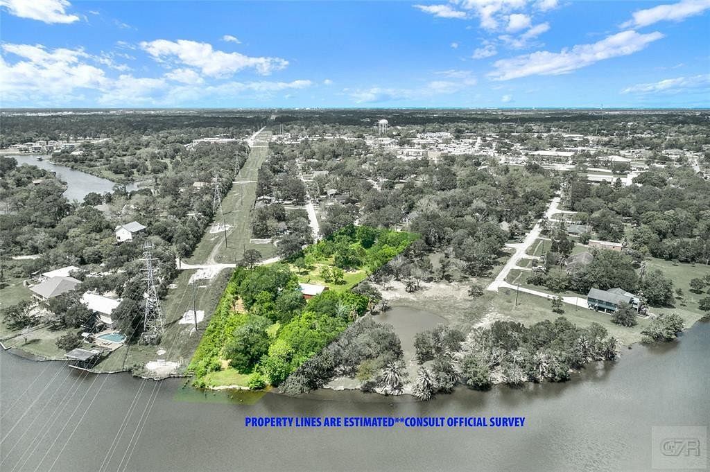 2 Acres of Land for Sale in Dickinson, Texas