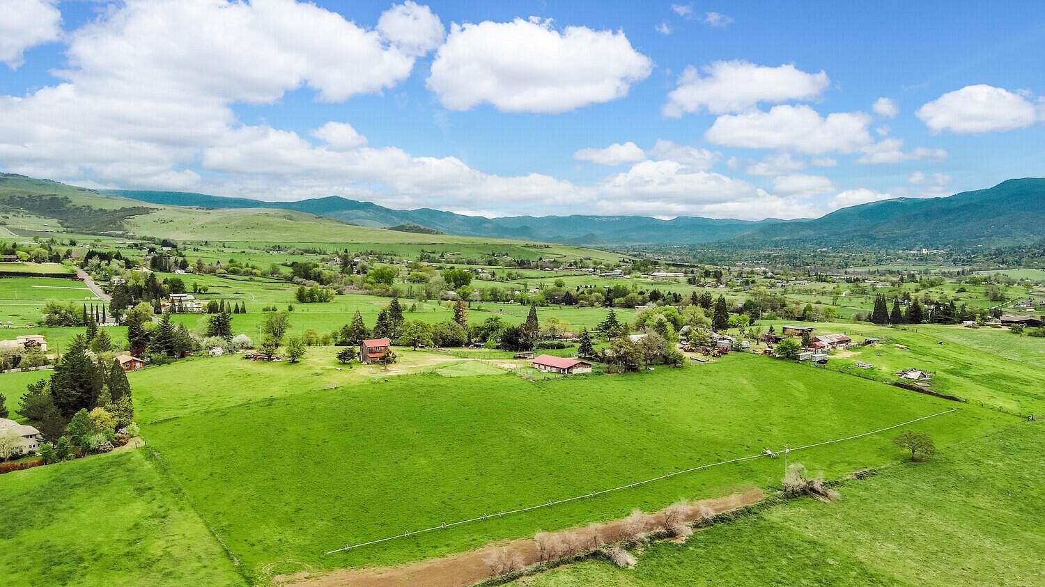 13.4 Acres of Land with Home for Sale in Ashland, Oregon