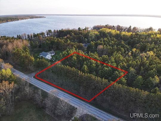 1.33 Acres of Residential Land for Sale in Manistique, Michigan