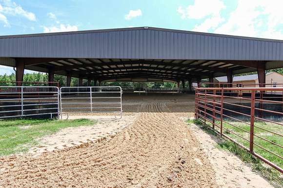 273 Acres of Agricultural Land with Home for Sale in Atlanta, Texas