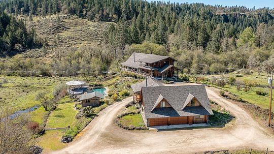 120 Acres of Land with Home for Sale in Eagle Point, Oregon