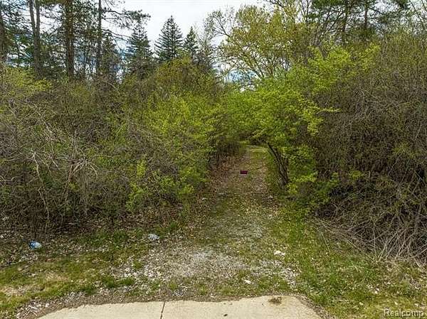 5 Acres of Residential Land for Sale in Bloomfield Township, Michigan